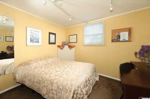 2700 El Caminito, Glendale CA 91214-2934 exterior