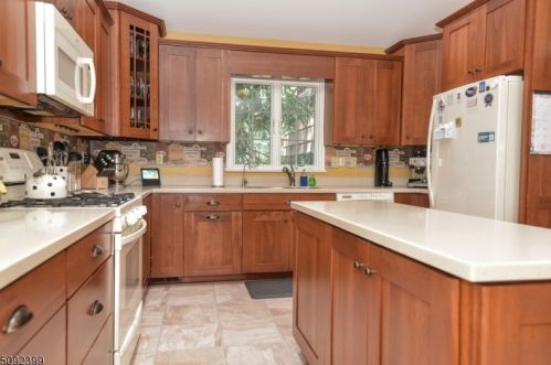 36 Old Milford Ln, West Milford Lakes NJ  07480-1123 exterior