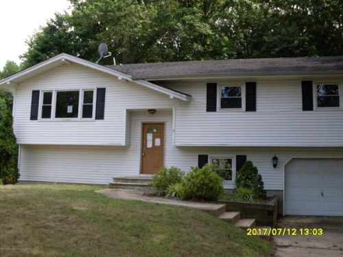 9 Hillside Ter, Morganville, NJ 07751-1122