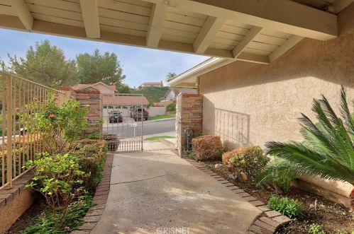 25352 Cariz Dr, Santa Clarita, CA 91355-3140