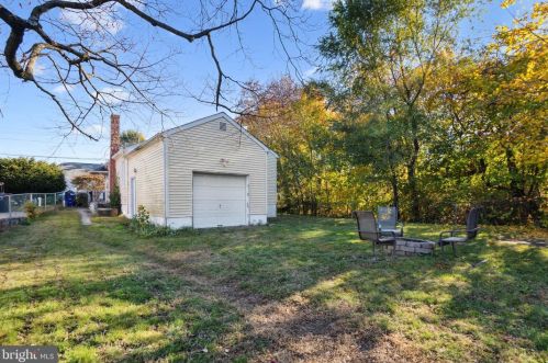 1303 Cinnaminson Ave, Riverton, NJ 08077-2104