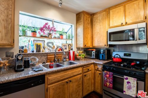 26002 Alizia Canyon Dr, Calabasas CA  91302-2626 exterior