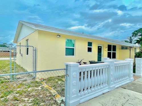 877 Sumter Rd, West Palm Beach, FL 33415-3656