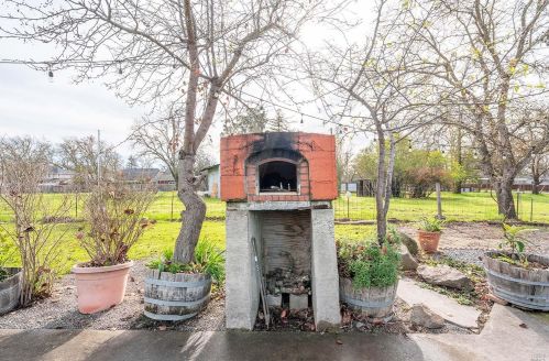 6530 Old Redwood Hwy, Santa Rosa CA  95403-1480 exterior