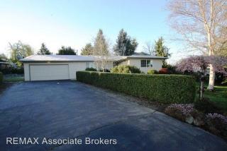 2102 Margaret Pl, Mount Vernon, WA 98273-2301