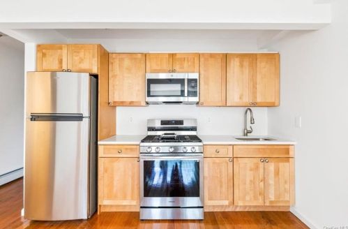 557 Logan Ave, Bronx NY  10465-2509 exterior