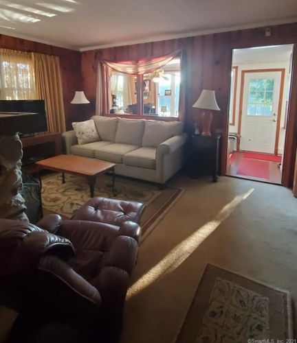 93 Lakeview Dr, Colchester CT  06415-2333 exterior