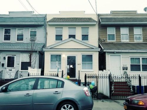 7423 93rd Ave, Jamaica, NY 11421-2830
