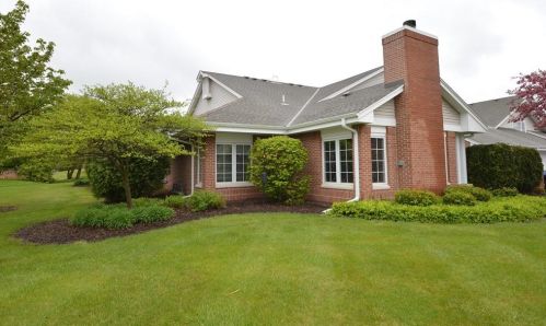 8773 Woodbridge Dr, Greendale, WI 53129-1063