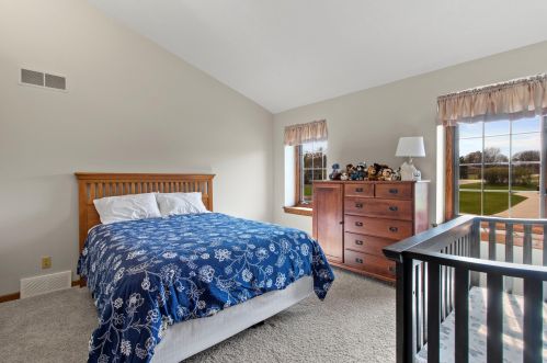 4580 Sommerset Dr, Waukesha WI  53151-6876 exterior