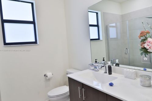 15832 91st Ct, Hialeah FL  33018-1951 exterior