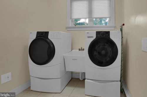 3655 Derry St, Harrisburg PA 17111-4354 exterior