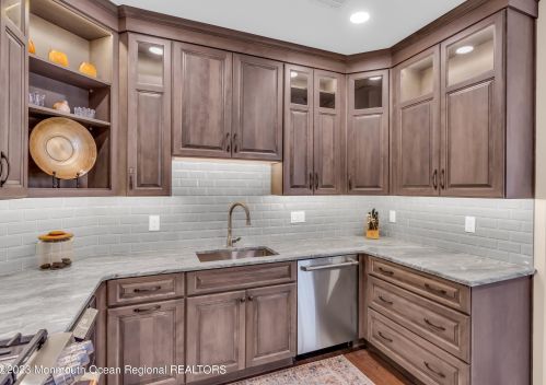 71 Rolling Meadows Blvd, Tinton Falls, NJ 07712-8531