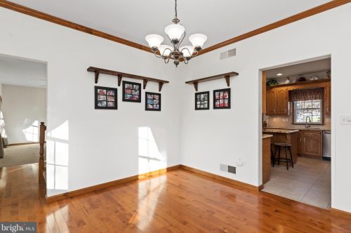 424 Woodlawn Ln, Carlisle, PA 17015-4361