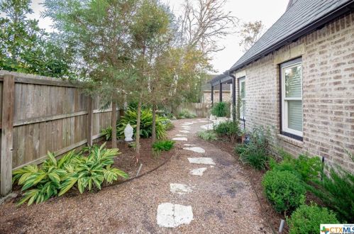6 Cotswold Ln, Victoria TX  77904-1680 exterior