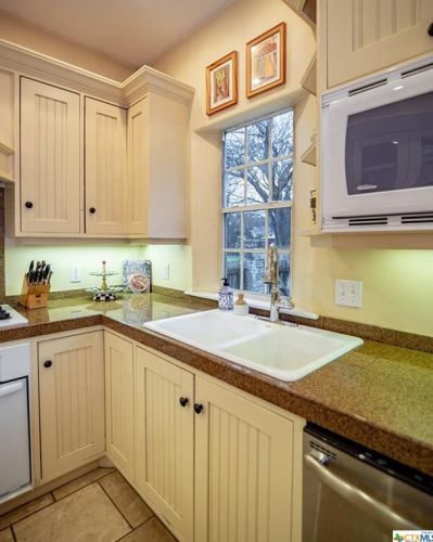 1 Cotswold Ln, Victoria TX 77904-1675 exterior