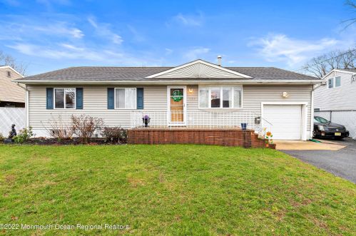104 Fairway Dr, Bricktown, NJ 08724-3814