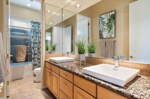 2 King Edward Ct, Rancho Mirage CA  92270-1621 exterior