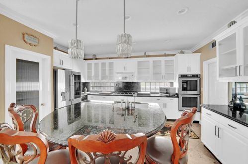 304 Goldenwest St, Huntington Beach CA 92648-2600 exterior