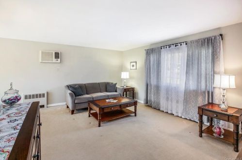 2839 Moreland St, Yorktown Hgts NY  10598-2420 exterior