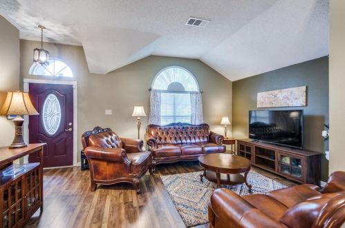 1808 Newton Dr, Lewisville TX  75028-7318 exterior