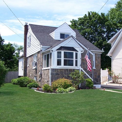 78 Lyon Pl, Lynbrook, NY 11563-2421