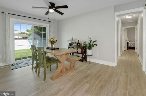 1268 Redwood Ct, Herndon VA  20170-3634 exterior