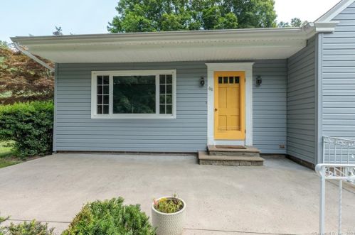 68 Moodus Leesville Rd, Moodus, CT 06469-1033