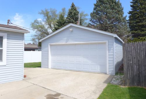 7937 Pershing Blvd, Kenosha, WI 53142-4524