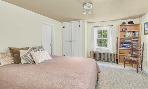 21 Chestnut St, Rhinebeck NY  12572-1516 exterior