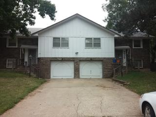 7717 Kessler Ln, Overland Park KS  66204-2524 exterior