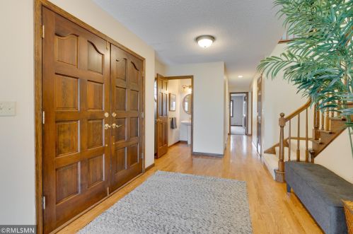 5859 Long Brake Trl, Minneapolis, MN 55439-2625
