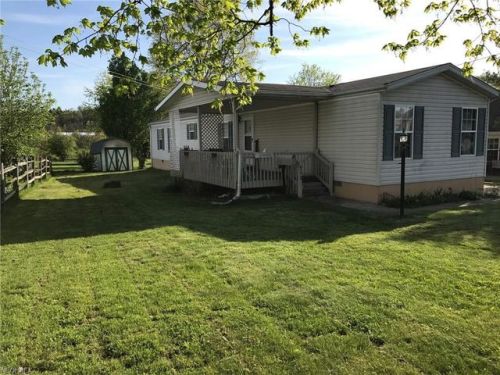 512 Holiday Ave, Uhrichsville OH  44683 exterior