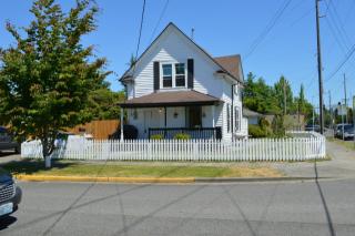 625 2nd St, Puyallup, WA 98371-4378