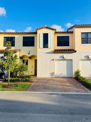 20932 1st St, Hollywood, FL 33029-2171