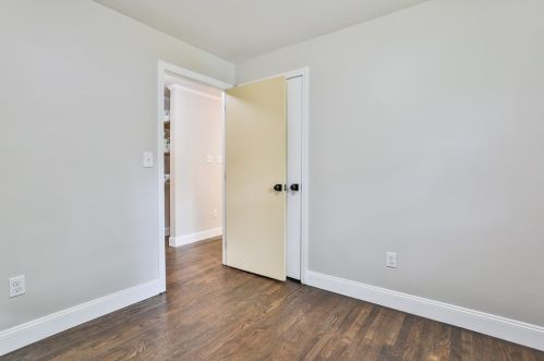 8 Justin Ave, Salem NH  03079-2319 exterior