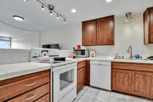 4402 Mentone St, San Diego CA  92107-1067 exterior