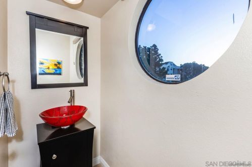 3802 Crown Pt Dr, San Diego CA 92109-6711 exterior