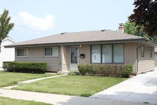 2732 Kenwood Dr, Racine, WI 53403-3718