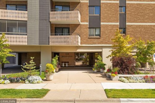 410 Groveland Ave, Minneapolis, MN 55403-3207