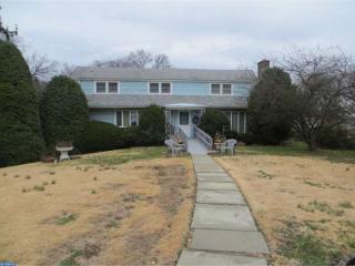 2045 Ivywood Ln, Ithan, PA 19085-1811