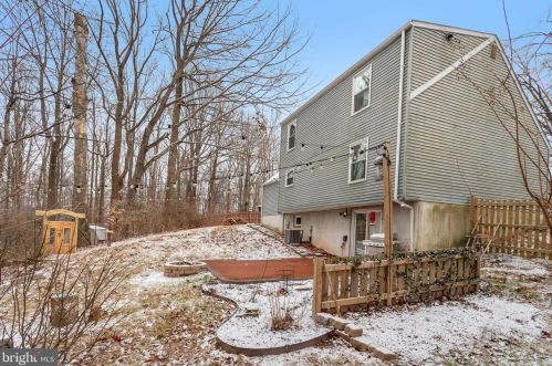 5483 Rector Dr, Woodbridge VA  22193-3703 exterior