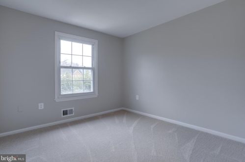 6009 Liberty Bell Ct, Springfield VA  22015-3346 exterior