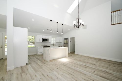 1131 Crayton Rd, Naples FL  34102-5308 exterior