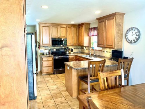 3373 Heaven Dr, Green Bay WI  54311-8906 exterior