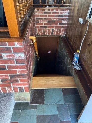 6 Traders Ct, Norwich CT  06360-7018 exterior