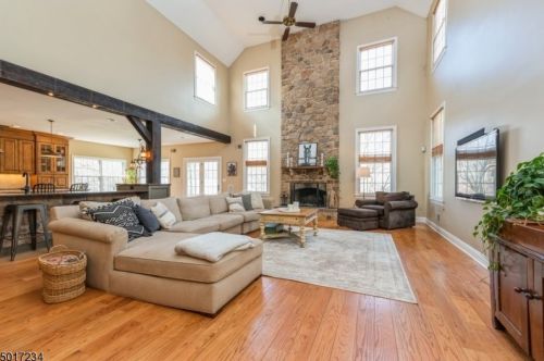 4 Alder Creek Dr, Califon NJ  07830-3001 exterior