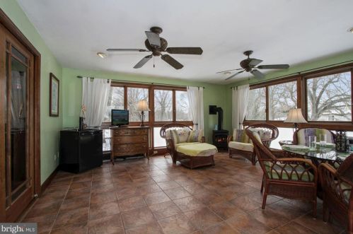 1199 Crestwood Dr, Pottstown PA 19464-2931 exterior