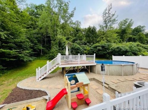 1200 Cornerstone Ct, Cheshire CT  06410-1860 exterior