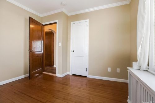 324 Oak Neck Rd, West Islip NY  11795-3613 exterior
